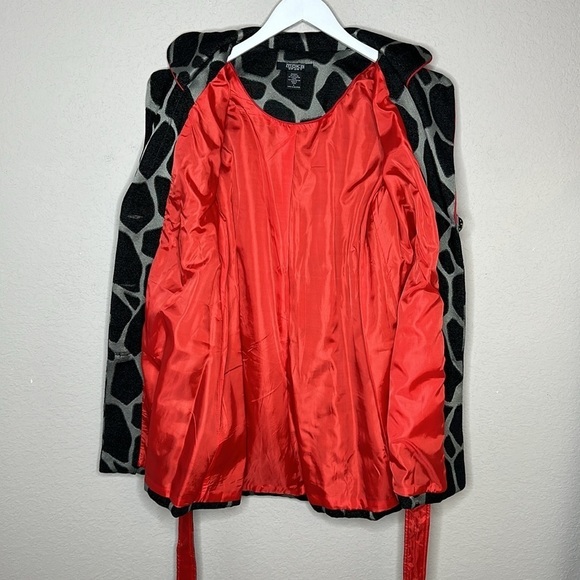 Moka Sport Giraffe Print Belted Notch Collar Coat Size Large - Picture 5 of 9